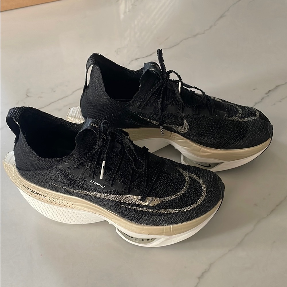 Women’s Air Zoom Alphafly NEXT% 2 Black Metallic Gold Grain size 8